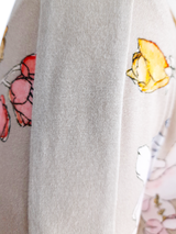 Bluză damă bej cu flori și guler tip camașă