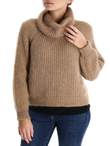 Pulover femei maro camel cu guler înalt și aspect striat