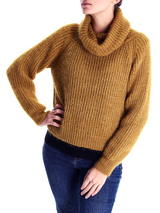 Pulover femei senape cu guler înalt și aspect striat