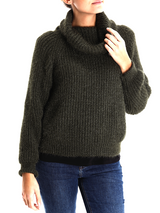 Pulover femei verde militar cu guler înalt și aspect striat