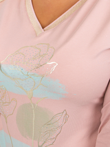 Bluză damă Plus Size cu decolteu V și print trandafiri- Roz Pudră