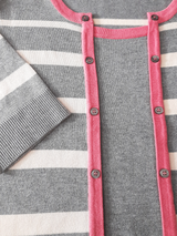 Bluză damă tricotată cu dungi gri-bej si garnitură roz